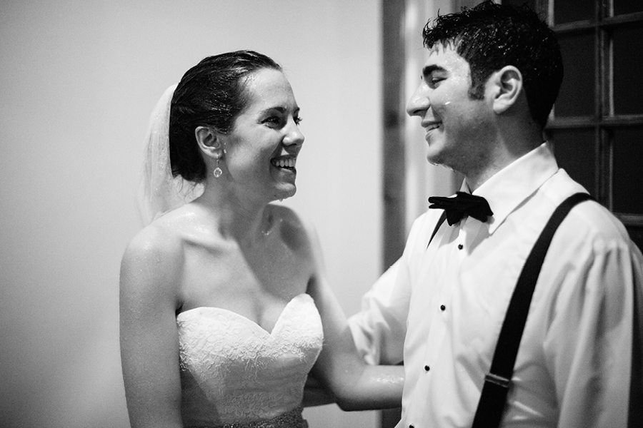 rainy wedding photos