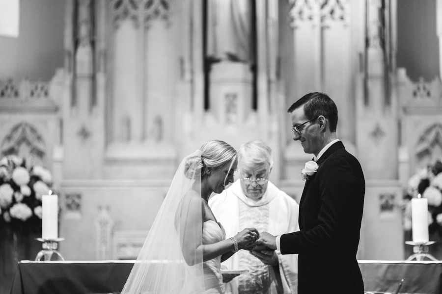 fall-wedding-at-pearl-river-hilton_0048