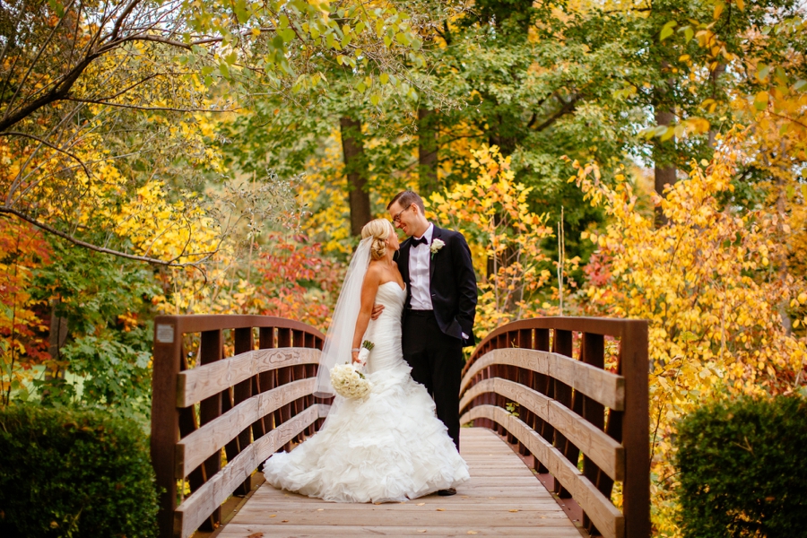 fall-wedding-at-pearl-river-hilton_0065