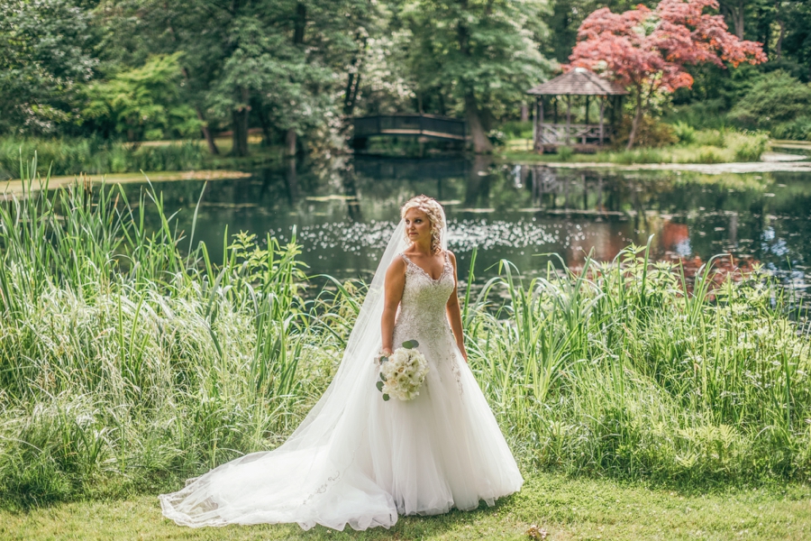bride at pleasantdale chateau