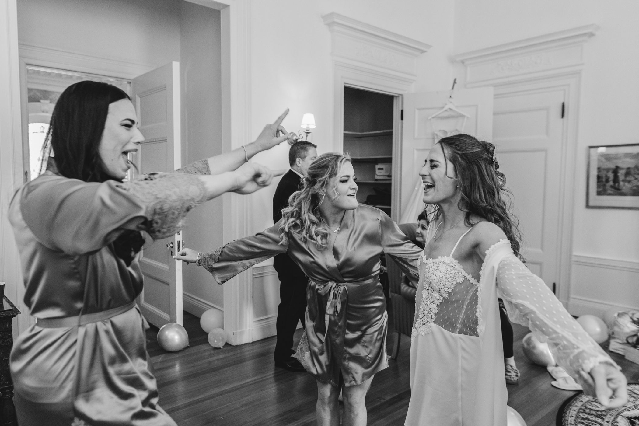 Bride and Bridesmaids at Sleepy Hollow Country Club