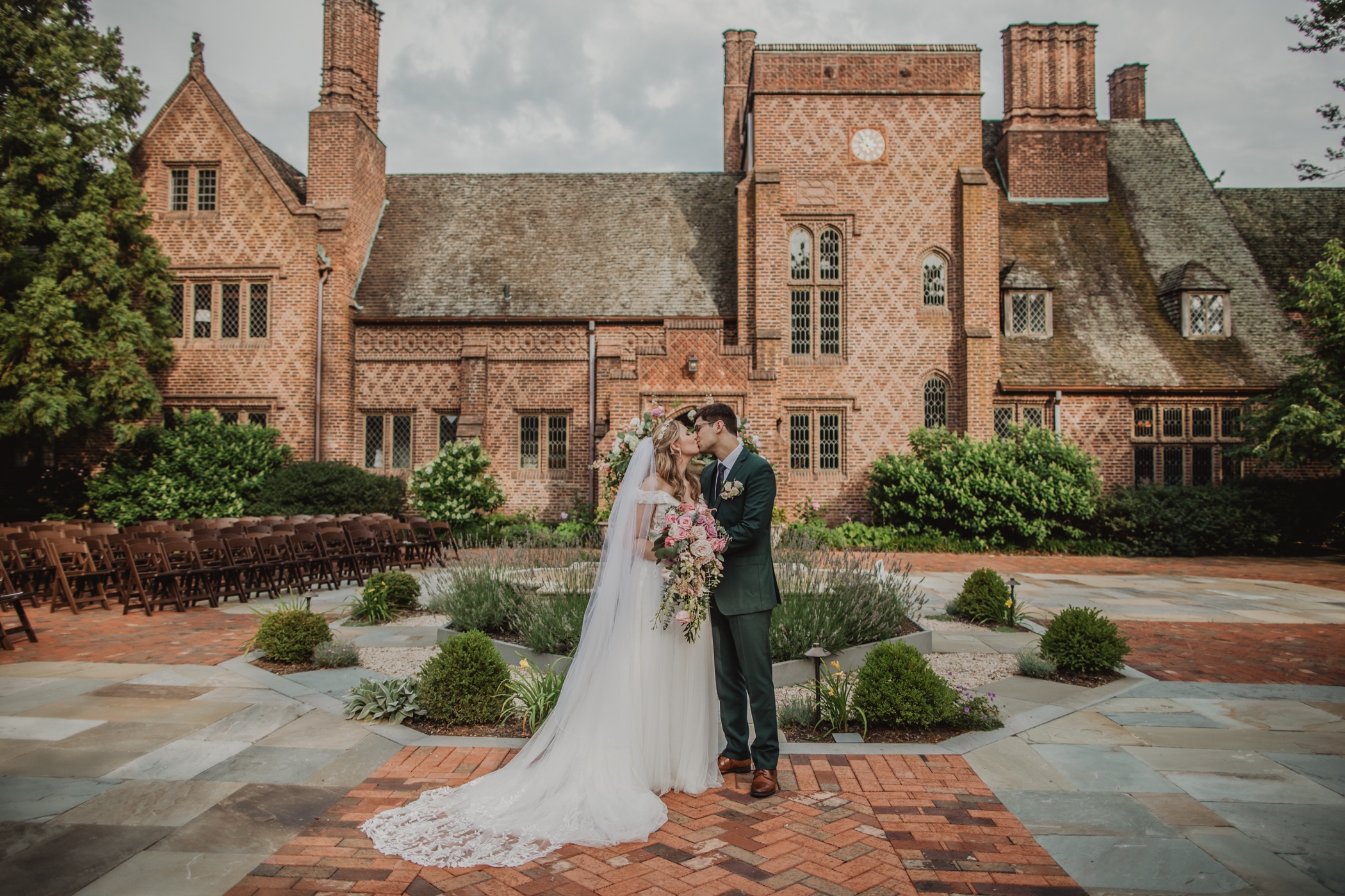 Bride and Groom Aldie Mansion