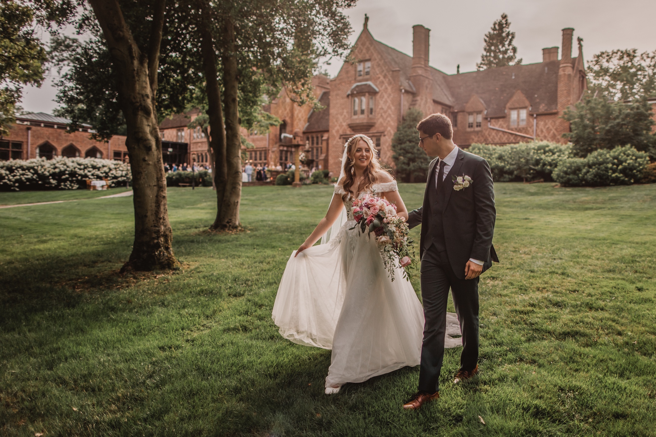 Bride and Groom Aldie Mansion