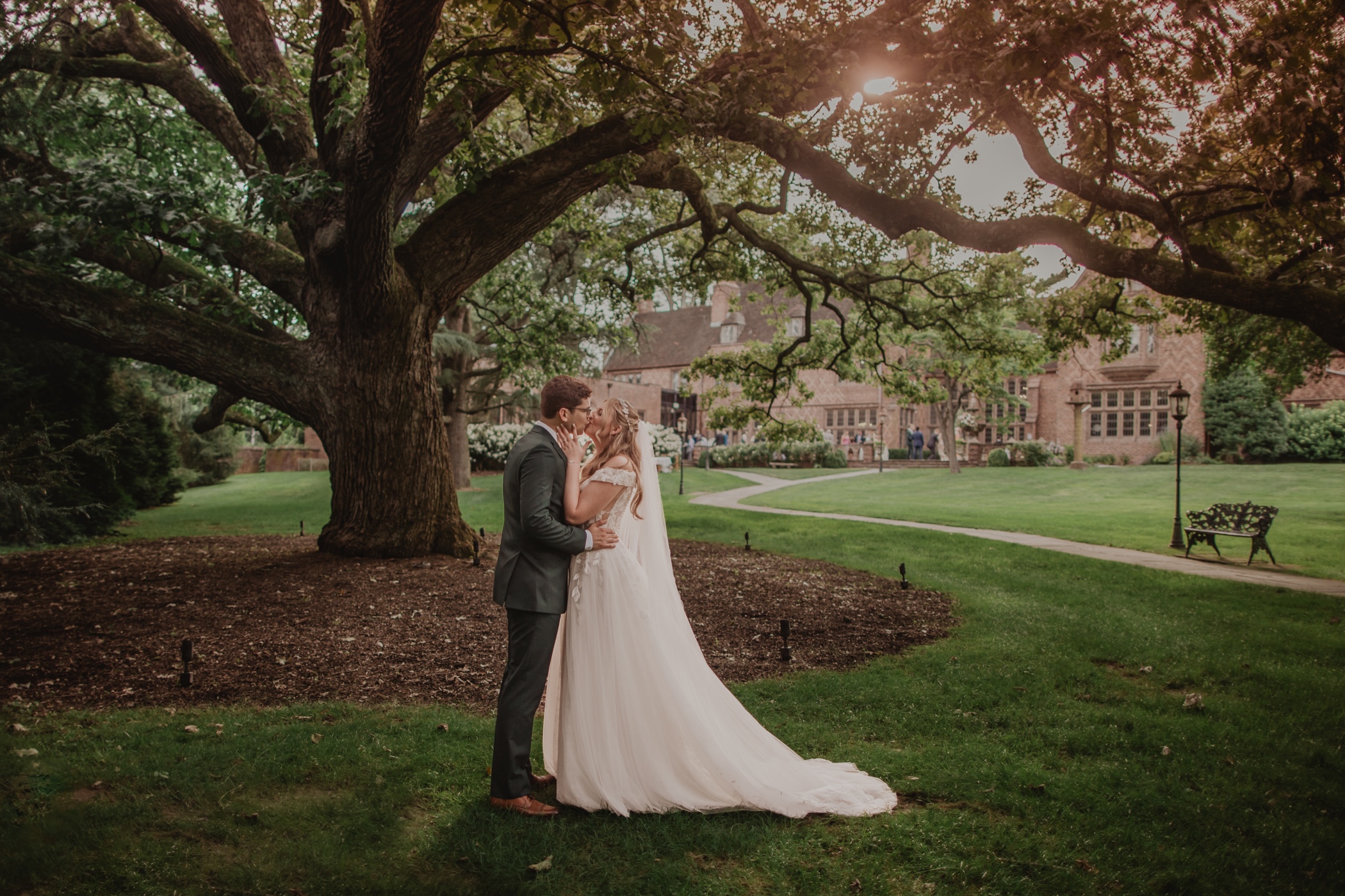Bride and Groom Aldie Mansion